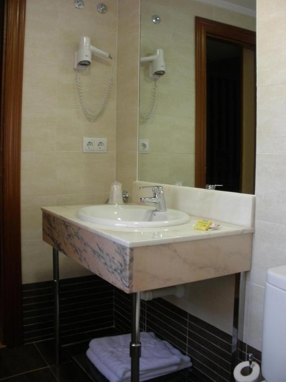 Hostal Virgen Del Villar Laguna de Duero Room photo