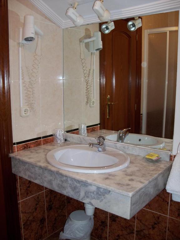 Hostal Virgen Del Villar Laguna de Duero Room photo